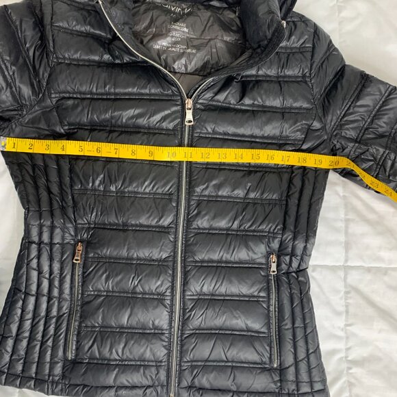 Calvin Klein Women’s Black Puffer Jacket – Size medium – Hooded, Logo Sleeve. - Picture 12 of 14